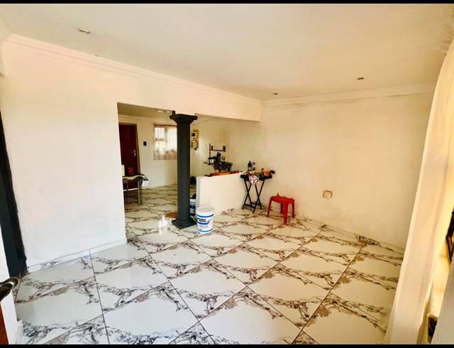 2 BEDROOM HOUSE FOR SALE IN KWAMASHU